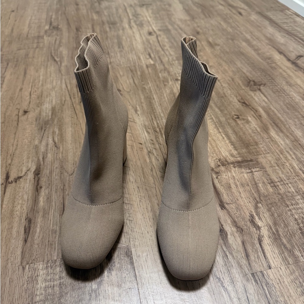 Elegant Tan Women's Boots